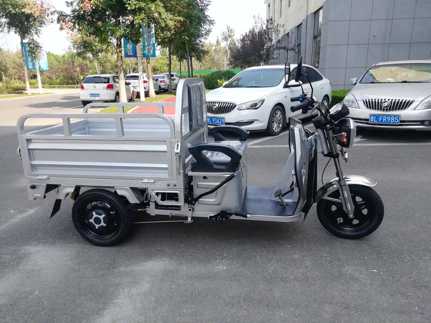 Tricycle best sale cargo truck